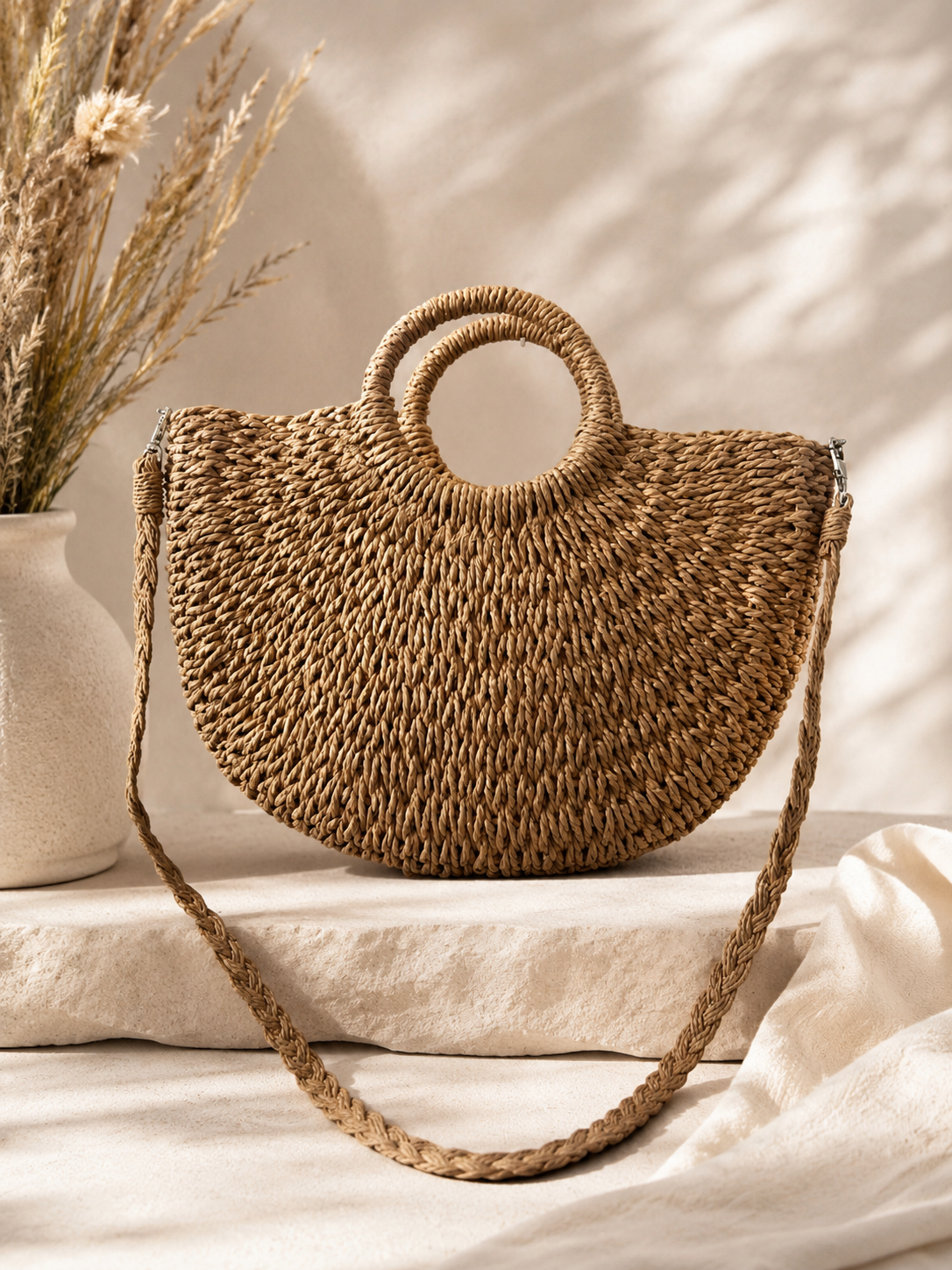 Sac Demi-Lune Tressé – Élégance Naturelle